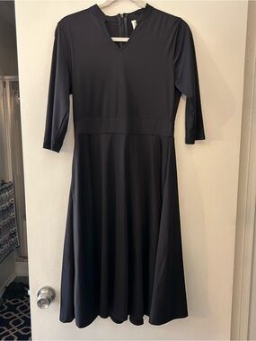 Women's Black Midi Dress with V-Neck and Three-Quarter Sleeves